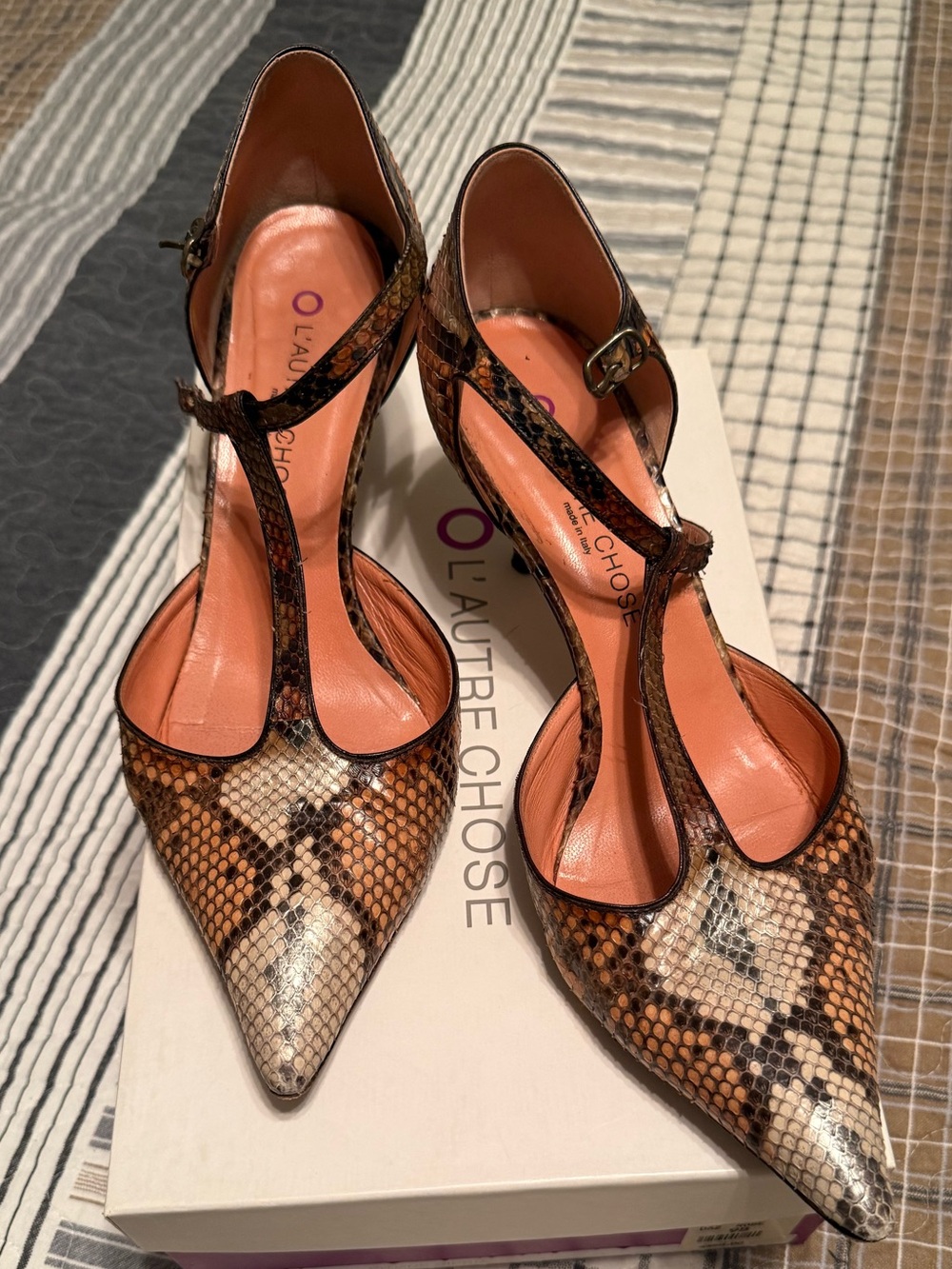 L’Autre Chose Women's Pink/Brown Snake-Print T-Strap Pumps